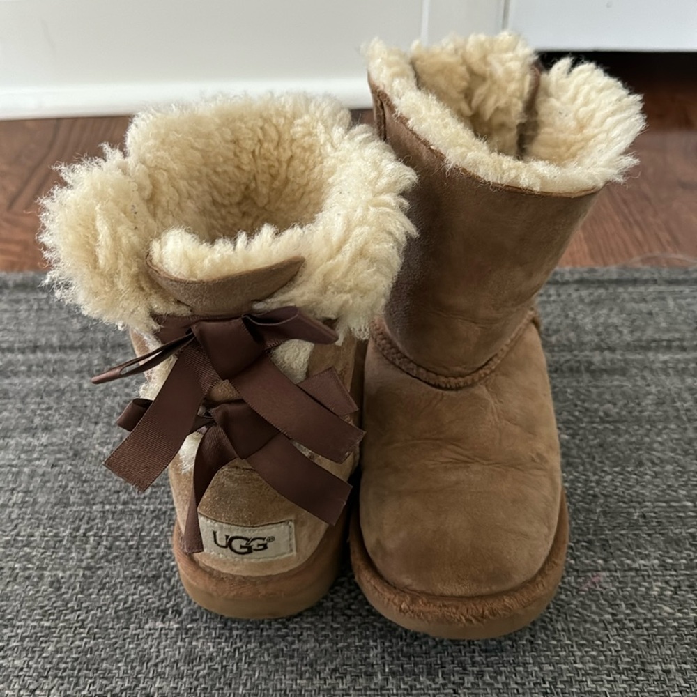 Girls ugg boots with the bow back